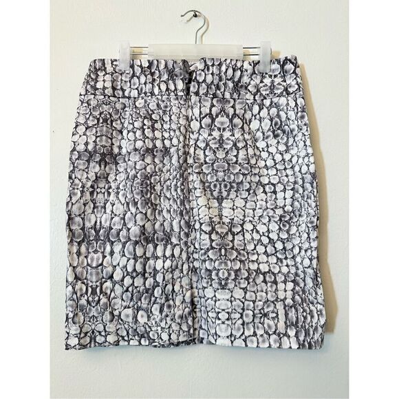 Adrienne Vittadini Women Straight Pencil Skirt Reptile Pattern Gray White Sz 10 - Picture 2 of 3